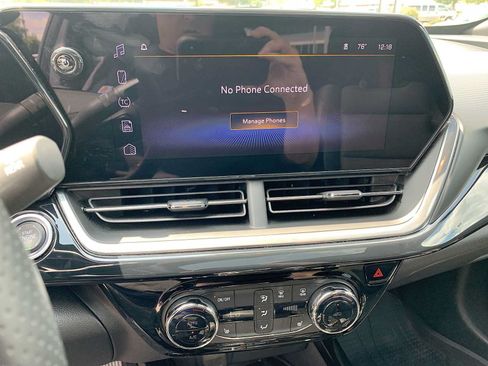 Certified 2024 Chevrolet Trax RS w/ Sunroof Package FWD image 13