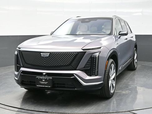 Used 2026 Cadillac Vistiq Luxury AWD/4WD image 2