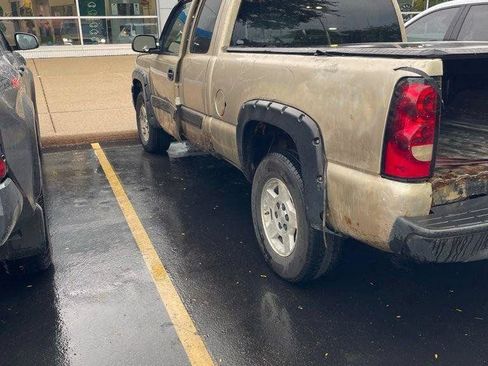 Used 2005 Chevrolet Silverado 1500 LS w/ Light Duty Power Package AWD/4WD image 2