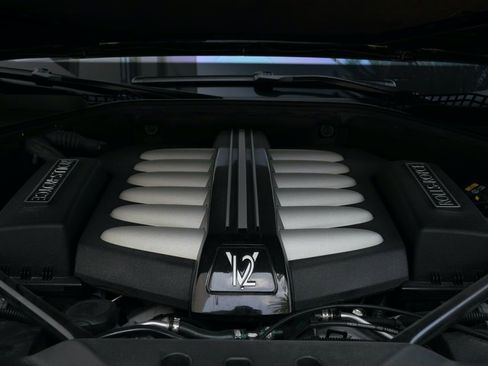 Used 2019 Rolls-Royce Dawn image 18
