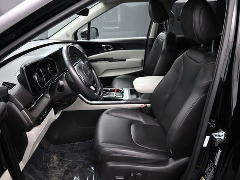 Certified 2023 Kia Carnival EX image 18