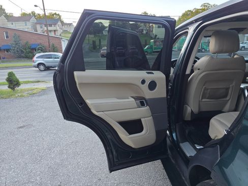 Used 2014 Land Rover Range Rover Sport HSE image 12