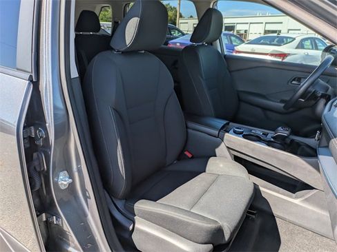 Used 2023 Nissan Rogue S image 28