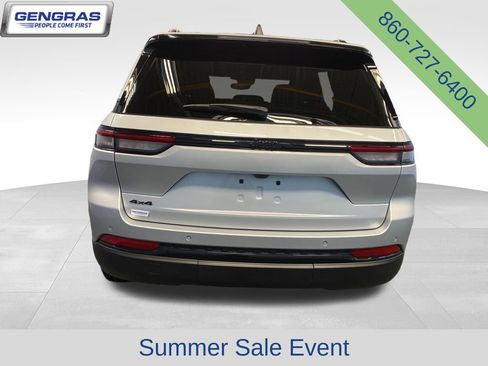Used 2024 Jeep Grand Cherokee Altitude AWD/4WD image 7