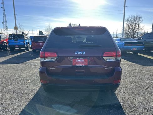 Used 2020 Jeep Grand Cherokee Laredo image 4