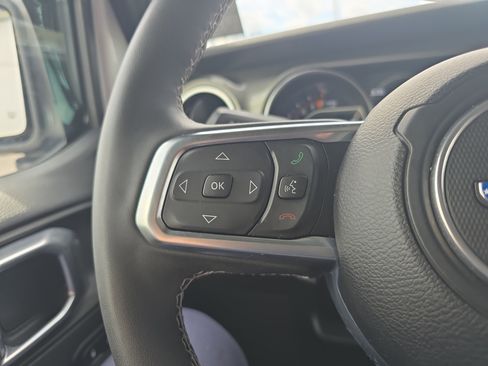 Used 2023 Jeep Gladiator Overland w/ Cold Weather Group image 22