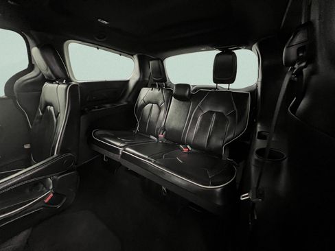 Used 2025 Chrysler Pacifica Limited FWD image 31