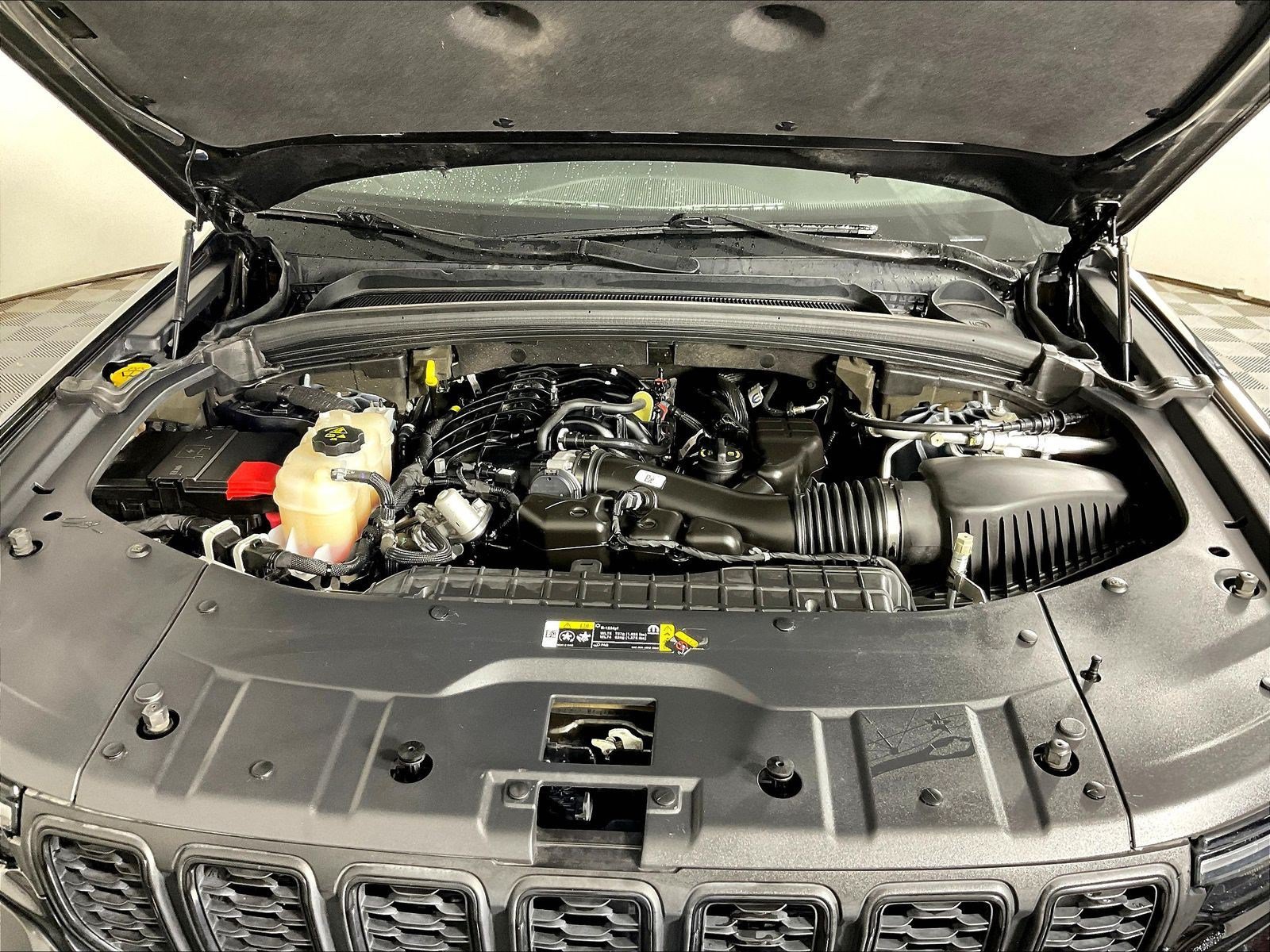 Used 2023 Jeep Grand Cherokee Altitude AWD/4WD image 30