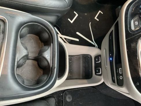 Used 2017 Chrysler Pacifica Touring-L Plus image 23