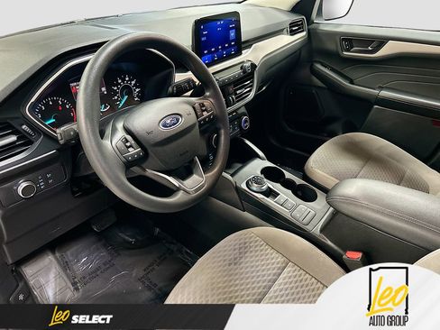 Used 2022 Ford Escape SE image 9