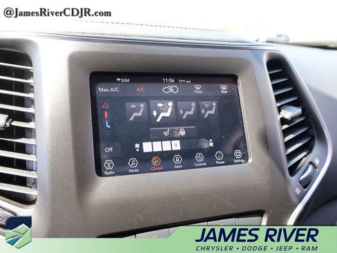 Used 2021 Jeep Cherokee Latitude Lux w/ Mopar Interior Package AWD/4WD image 32
