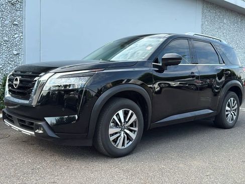 Certified 2023 Nissan Pathfinder SL image 1