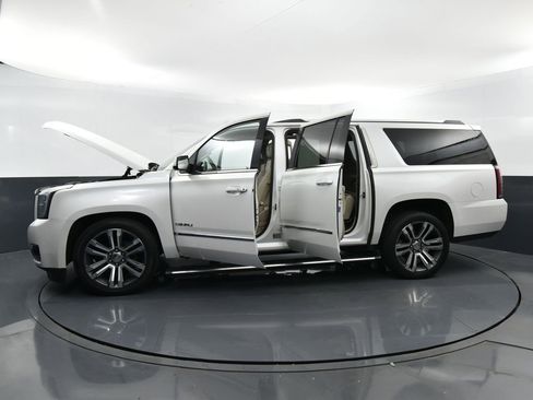 Used 2019 GMC Yukon XL Denali w/ Denali Ultimate Package image 42
