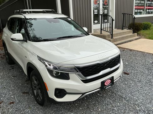 Used 2023 Kia Seltos S AWD/4WD image 3