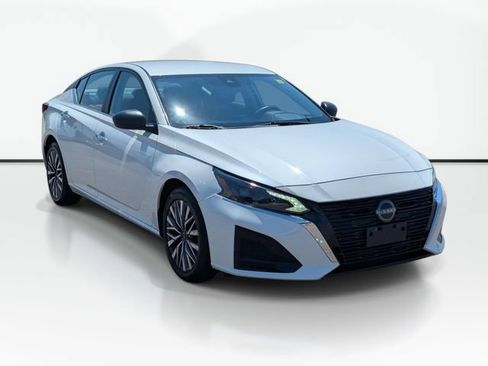 Used 2024 Nissan Altima 2.5 SV FWD image 4