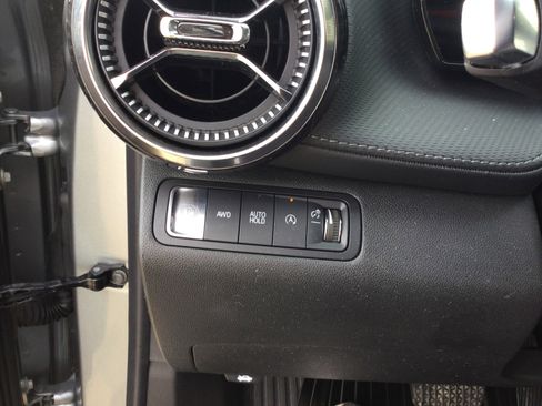 Used 2025 Chevrolet Equinox LT w/ Safety and Technology Package image 9