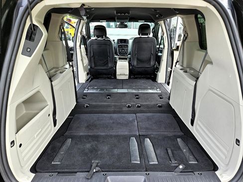 Used 2019 Dodge Grand Caravan SXT image 34