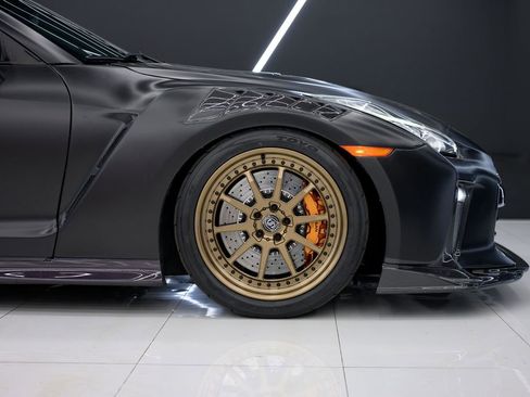 Used 2018 Nissan GT-R Premium image 11