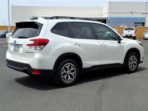 Used 2022 Subaru Forester Premium image 7