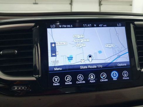 Used 2017 Chrysler Pacifica Touring-L image 17