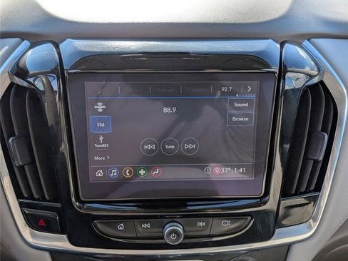 Used 2021 Chevrolet Traverse LT image 29