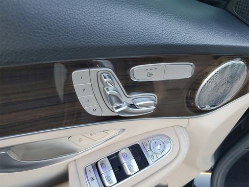 Used 2021 Mercedes-Benz C 300 Sedan w/ Premium Package image 8
