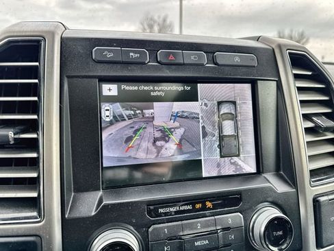 Used 2019 Ford F150 Platinum w/ Equipment Group 701A Luxury image 17