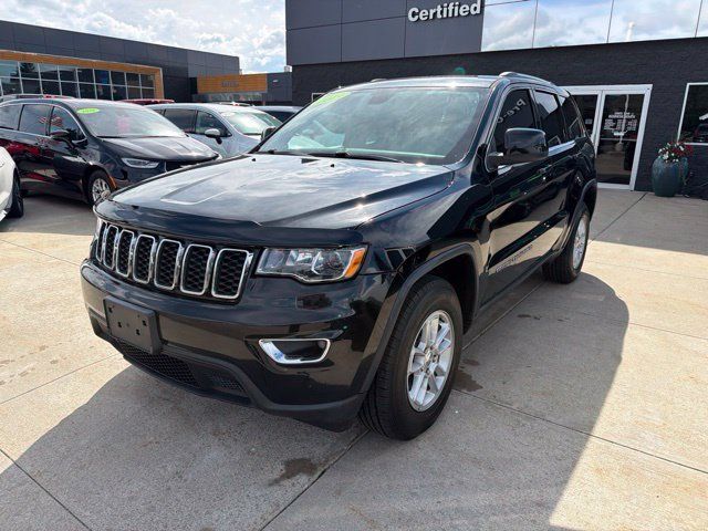 Used 2019 Jeep Grand Cherokee Laredo AWD/4WD image 3