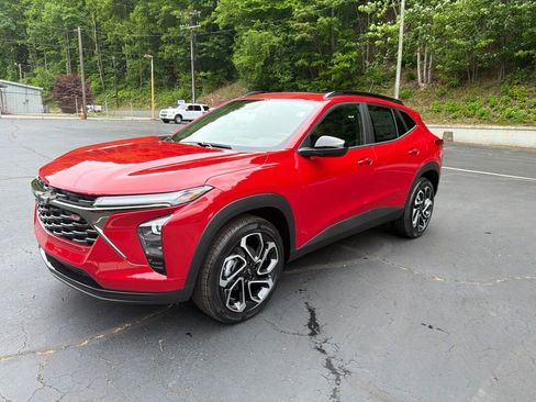New 2026 Chevrolet Trax RS FWD image 2