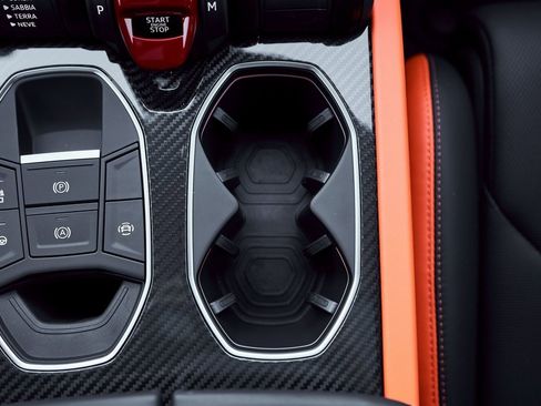 Used 2025 Lamborghini Urus SE image 66