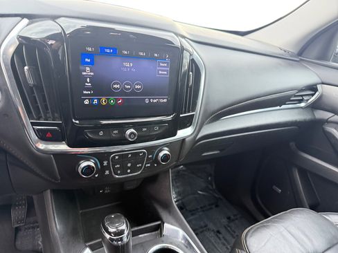 Used 2020 Chevrolet Traverse LT w/ LT Premium Package image 12