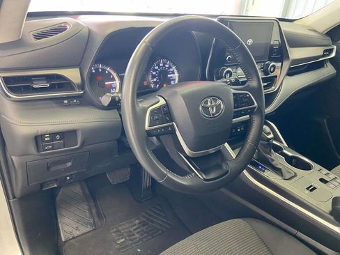 Certified 2024 Toyota Highlander LE image 7