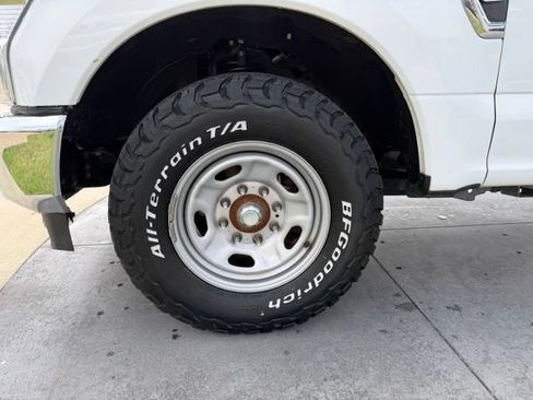 Used 2022 Ford F250 XL w/ Power Equipment Group RWD image 4