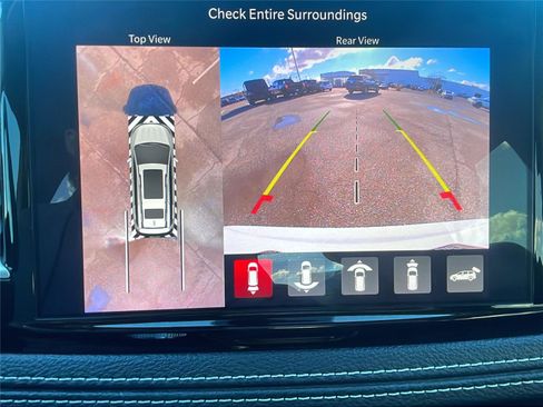 Used 2023 Chrysler Pacifica Touring-L image 27