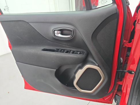 Used 2015 Jeep Renegade Latitude image 26