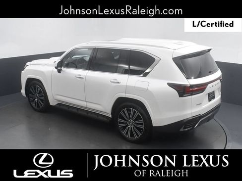 Used 2025 Lexus LX 700h Luxury AWD/4WD image 17