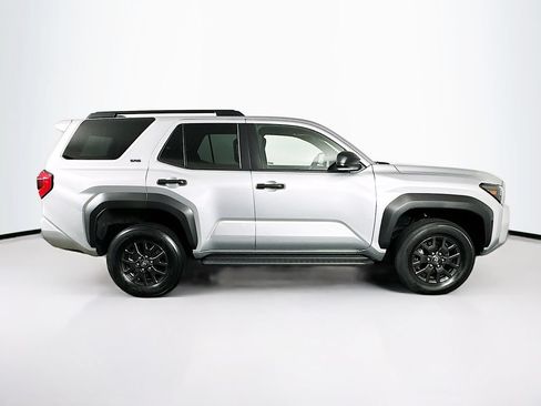 Used 2025 Toyota 4Runner SR5 AWD/4WD image 9