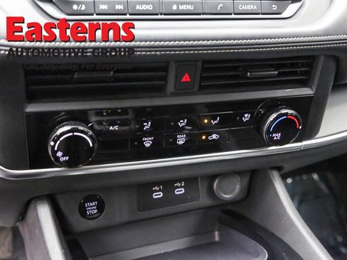 Used 2024 Nissan Rogue S image 21