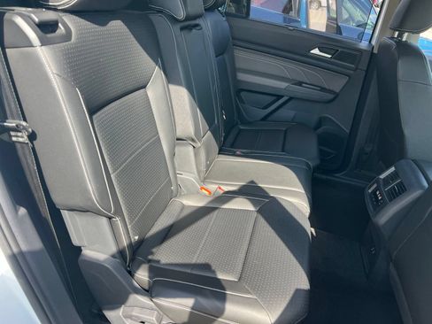 Certified 2023 Volkswagen Atlas SE w/ Black Wheel Package FWD image 39