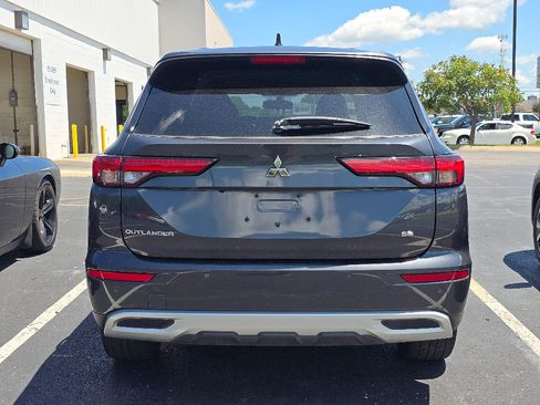 Used 2024 Mitsubishi Outlander SE FWD image 3