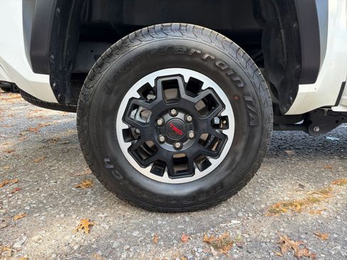 Used 2025 Toyota Tacoma TRD Off-Road image 28