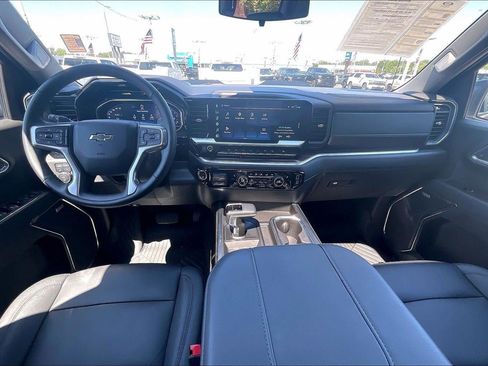 Used 2025 Chevrolet Silverado 1500 LT Trail Boss w/ LT Trail Boss Premium Package AWD/4WD image 16