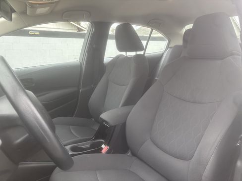 Used 2022 Toyota Corolla LE image 9