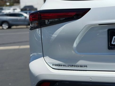 New 2026 Toyota Highlander Limited AWD/4WD image 14