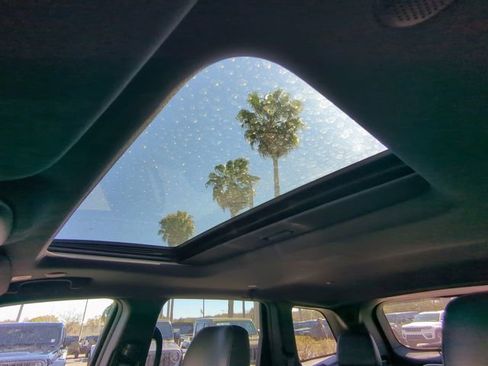 Used 2022 Jeep Grand Cherokee Laredo X image 23