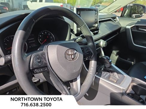 Used 2019 Toyota RAV4 XLE Premium image 19
