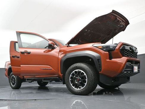 Certified 2025 Toyota Tacoma TRD Off-Road image 47