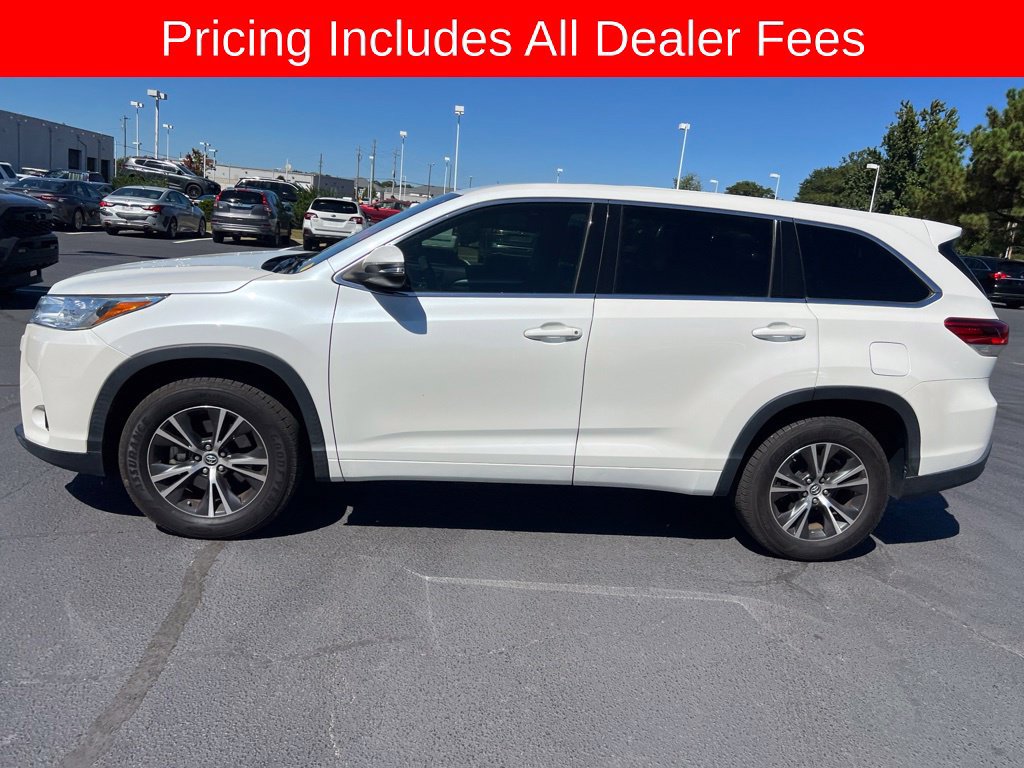 Used 2017 Toyota Highlander LE FWD image 8