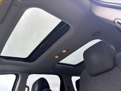 Used 2015 GMC Acadia SLE image 32