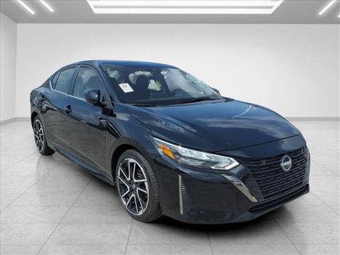 Used 2025 Nissan Sentra SR FWD image 2